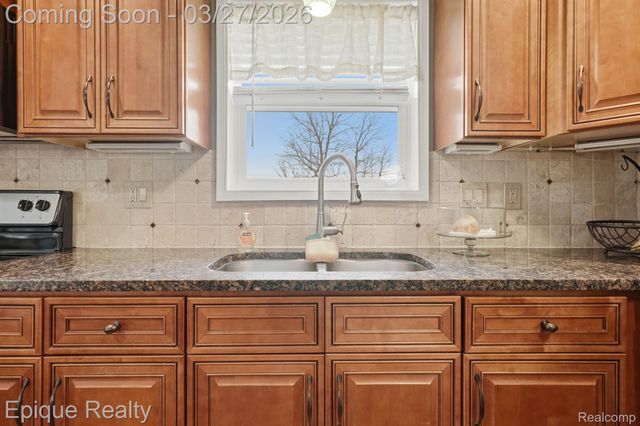 8102 Dungarvin Drive, Grand Blanc Charter Township, MI 48439