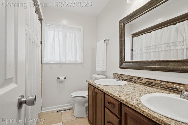 8102 Dungarvin Drive, Grand Blanc Charter Township, MI 48439