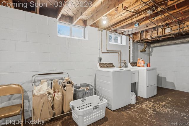 8102 Dungarvin Drive, Grand Blanc Charter Township, MI 48439