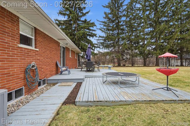 8102 Dungarvin Drive, Grand Blanc Charter Township, MI 48439