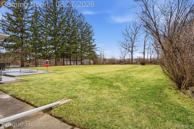 8102 Dungarvin Drive, Grand Blanc Charter Township, MI 48439