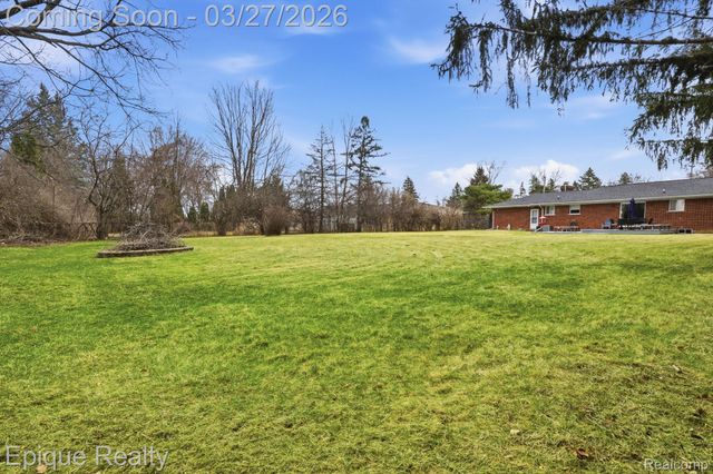 8102 Dungarvin Drive, Grand Blanc Charter Township, MI 48439