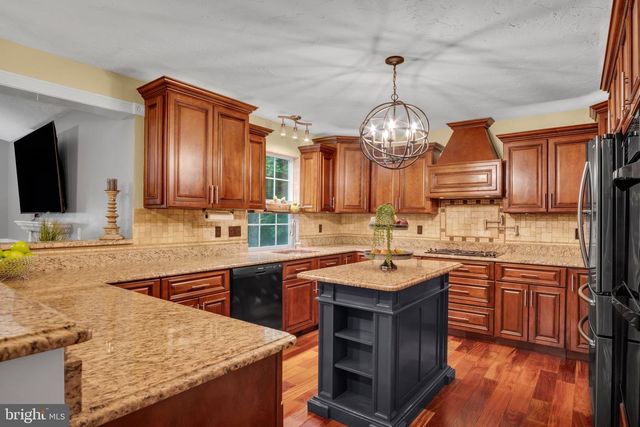 40 BROOK CIR, Etters, PA 17319