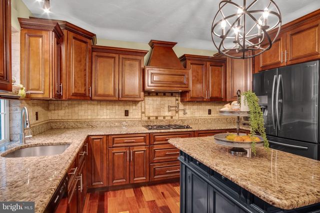 40 BROOK CIR, Etters, PA 17319
