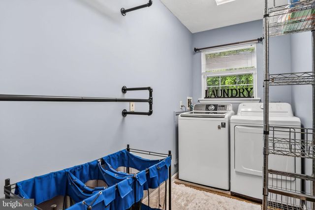 40 BROOK CIR, Etters, PA 17319
