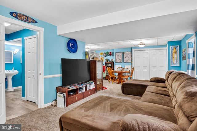 40 BROOK CIR, Etters, PA 17319