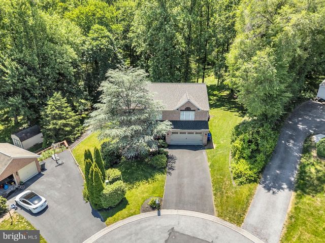 40 BROOK CIR, Etters, PA 17319
