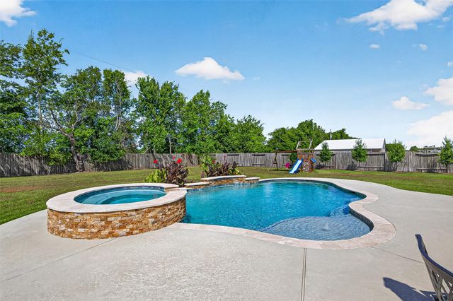 10706 Harry Drive, Needville, TX 77461