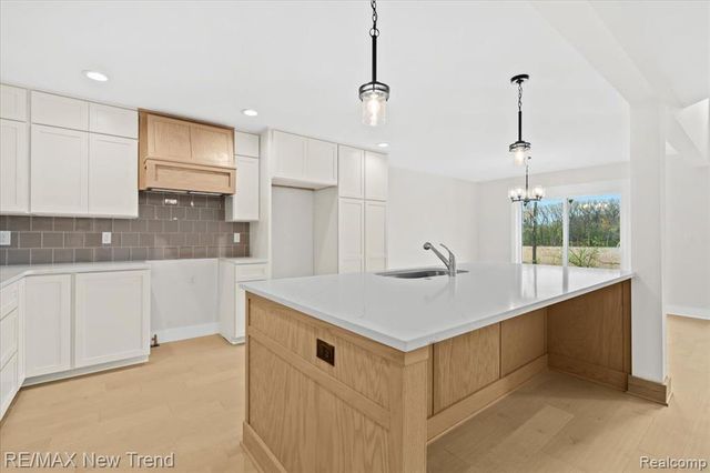 7829 Trailside Court, West Bloomfield, MI 48323