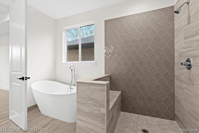 7829 Trailside Court, West Bloomfield, MI 48323