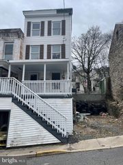 315 SCHUYLKILL AVENUE, Pottsville, PA 17901