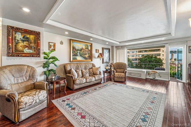 166-25 Powells Cove Boulevard 4L, Beechhurst, NY 11357
