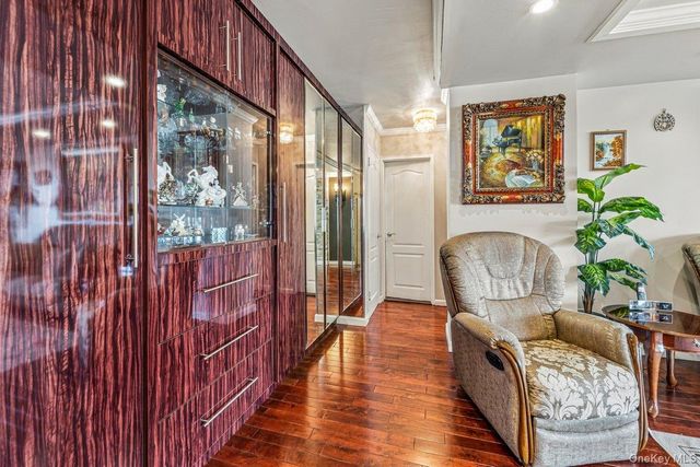 166-25 Powells Cove Boulevard 4L, Beechhurst, NY 11357