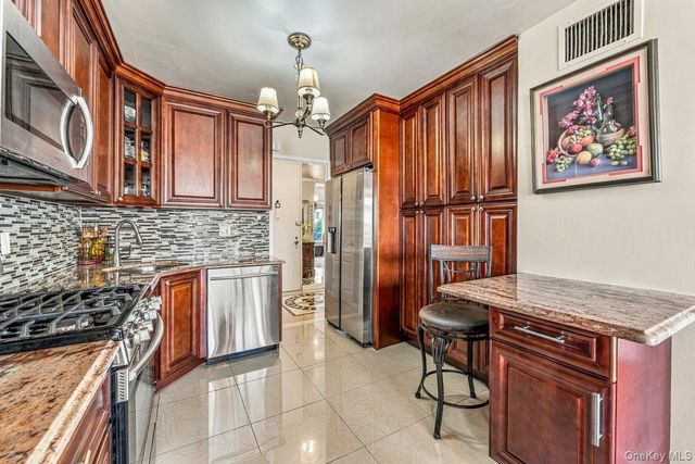 166-25 Powells Cove Boulevard 4L, Beechhurst, NY 11357