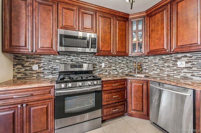 166-25 Powells Cove Boulevard 4L, Beechhurst, NY 11357
