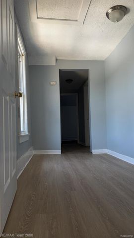 734 Cleophus Parkway, Lincoln Park, MI 48146