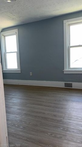734 Cleophus Parkway, Lincoln Park, MI 48146