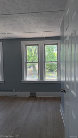734 Cleophus Parkway, Lincoln Park, MI 48146