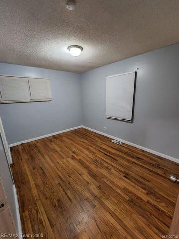 734 Cleophus Parkway, Lincoln Park, MI 48146