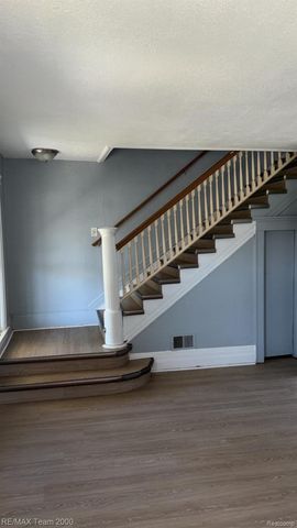 734 Cleophus Parkway, Lincoln Park, MI 48146