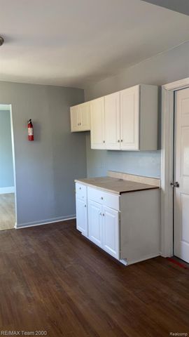 734 Cleophus Parkway, Lincoln Park, MI 48146