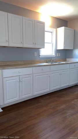 734 Cleophus Parkway, Lincoln Park, MI 48146