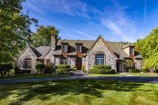 8242 Pine Hollow Court, Grand Blanc, MI 48439