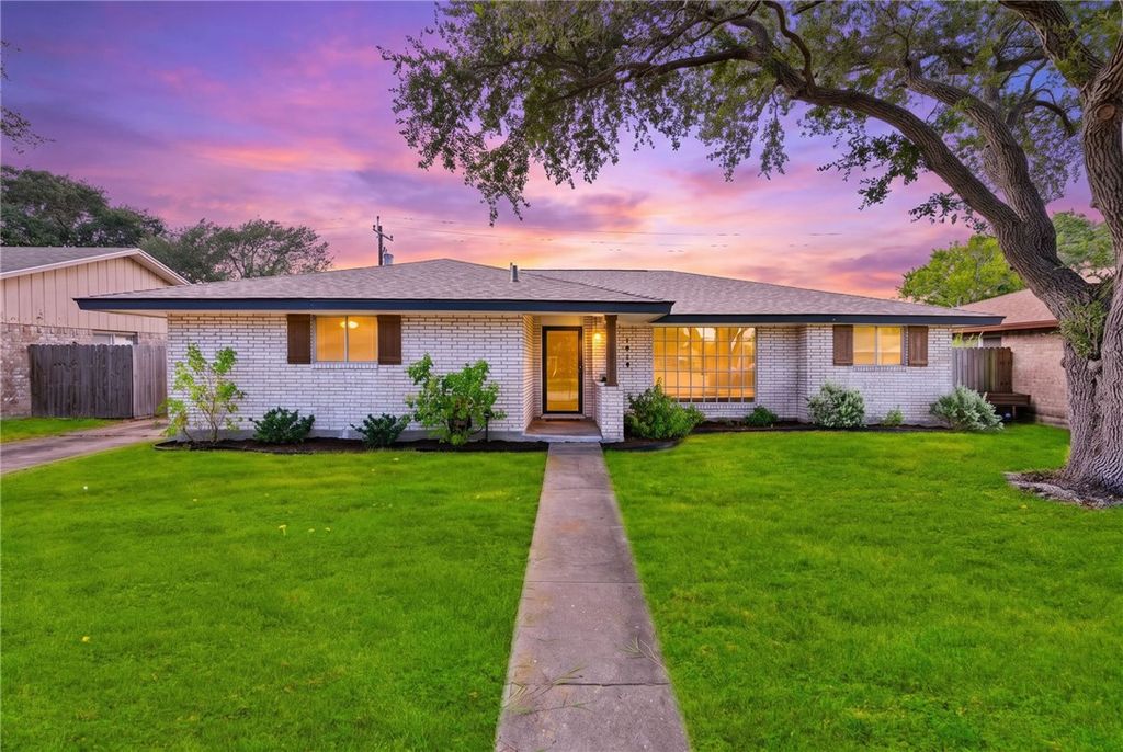 1819 Baffin Dr, Portland, TX 78374 — exterior