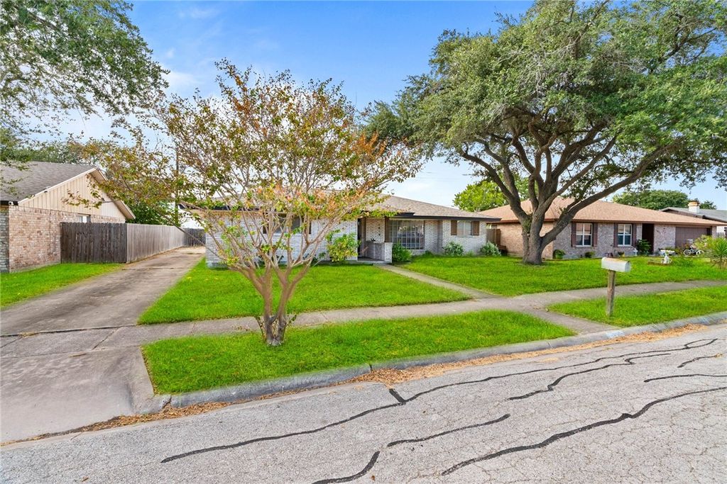 1819 Baffin Dr, Portland, TX 78374 — photo 4