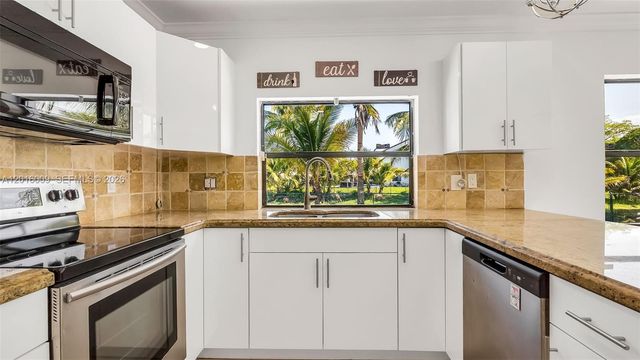 11980 S Aviary Dr, Cooper City, FL 33026