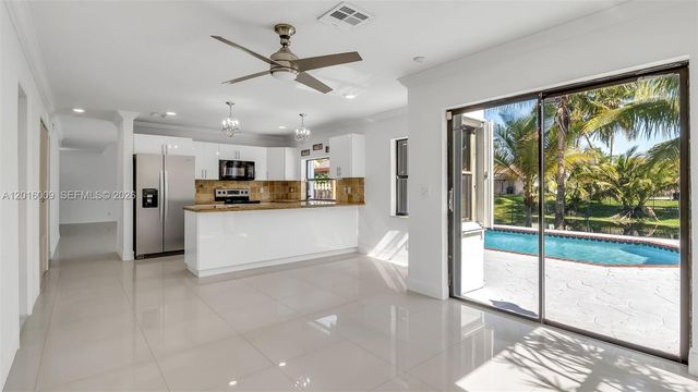11980 S Aviary Dr, Cooper City, FL 33026