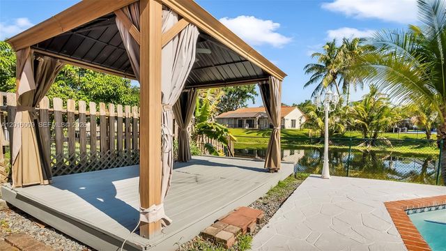 11980 S Aviary Dr, Cooper City, FL 33026