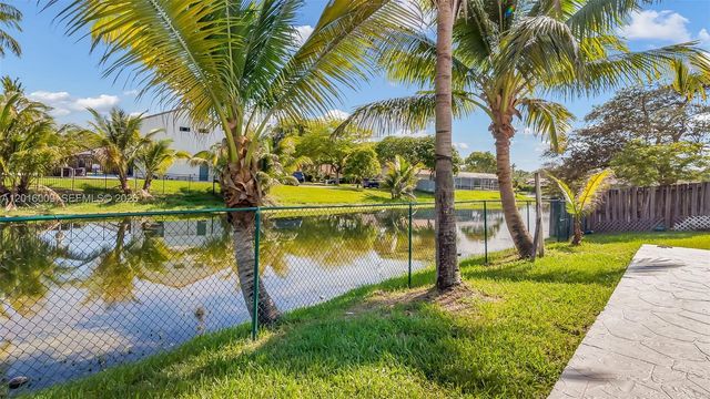11980 S Aviary Dr, Cooper City, FL 33026