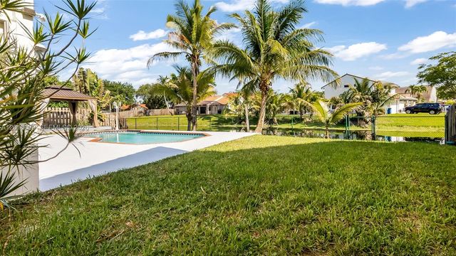 11980 S Aviary Dr, Cooper City, FL 33026