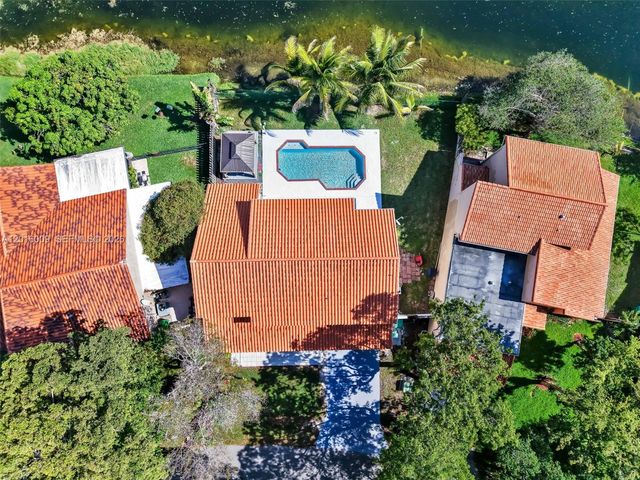 11980 S Aviary Dr, Cooper City, FL 33026