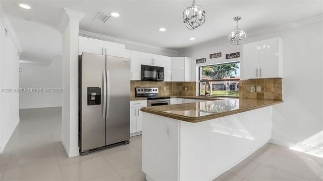 11980 S Aviary Dr, Cooper City, FL 33026