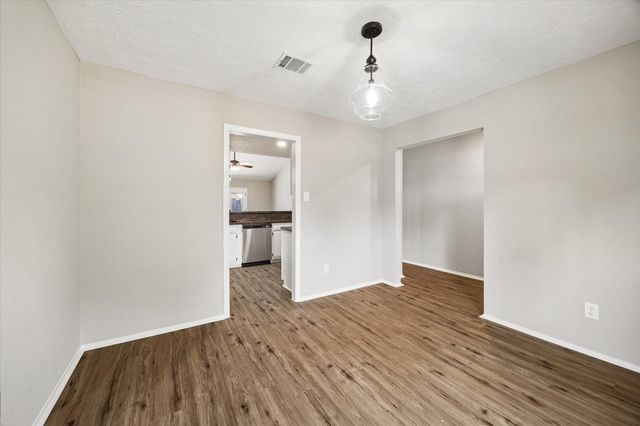 9807 Sparrow Street, La Porte, TX 77571