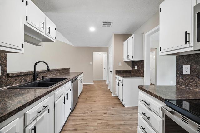 9807 Sparrow Street, La Porte, TX 77571