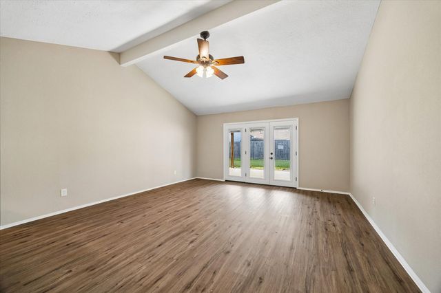 9807 Sparrow Street, La Porte, TX 77571