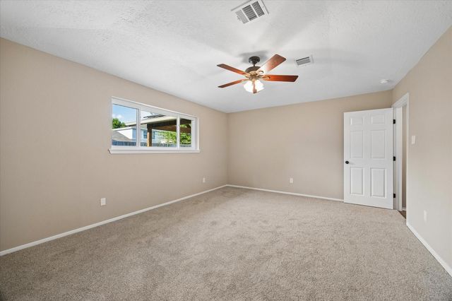 9807 Sparrow Street, La Porte, TX 77571