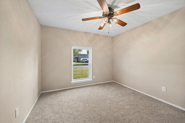 9807 Sparrow Street, La Porte, TX 77571