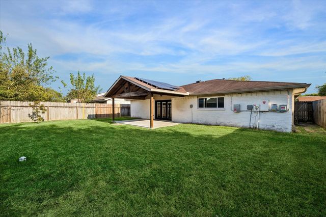 9807 Sparrow Street, La Porte, TX 77571