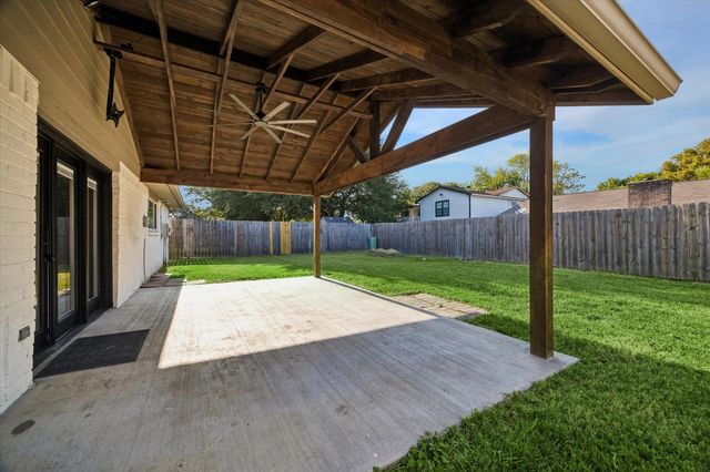 9807 Sparrow Street, La Porte, TX 77571