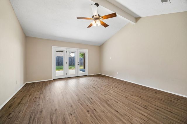 9807 Sparrow Street, La Porte, TX 77571