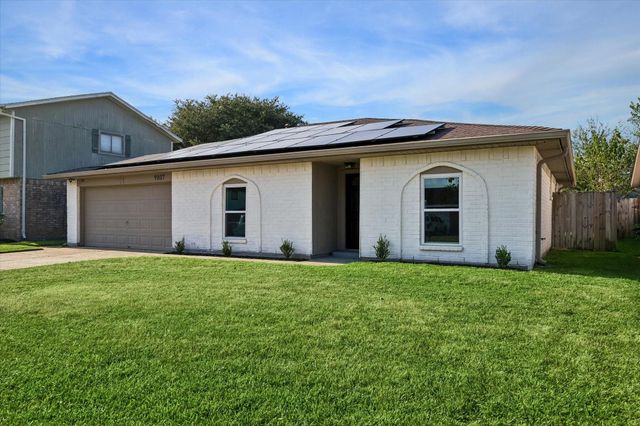 9807 Sparrow Street, La Porte, TX 77571