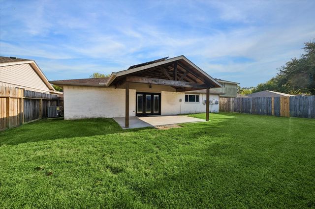 9807 Sparrow Street, La Porte, TX 77571