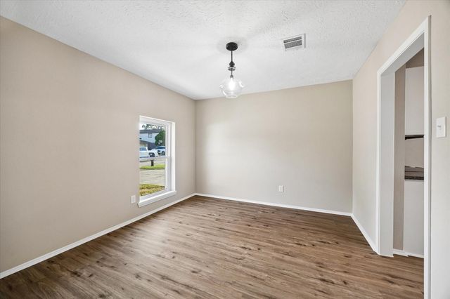 9807 Sparrow Street, La Porte, TX 77571