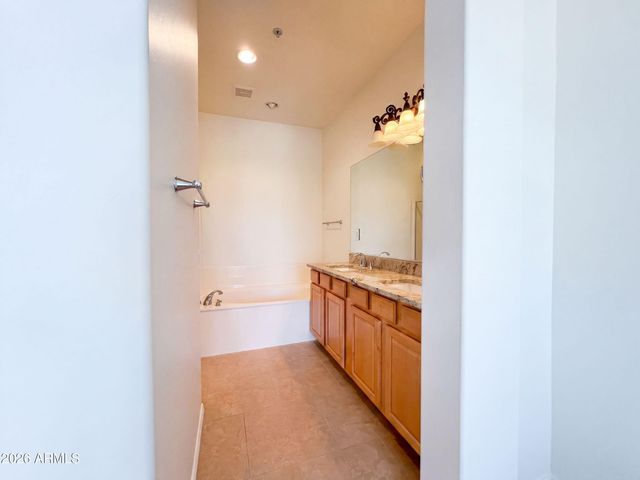 19550 N GRAYHAWK Drive 2028, Scottsdale, AZ 85255