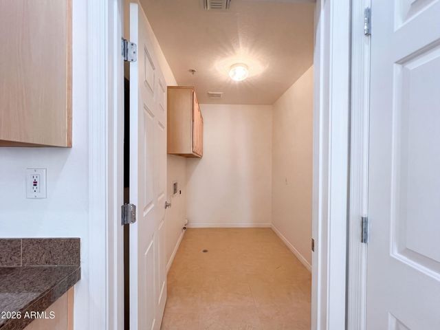 19550 N GRAYHAWK Drive 2028, Scottsdale, AZ 85255