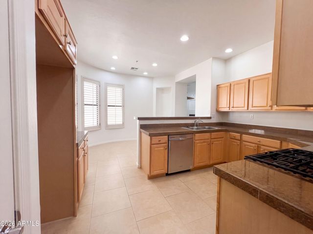 19550 N GRAYHAWK Drive 2028, Scottsdale, AZ 85255